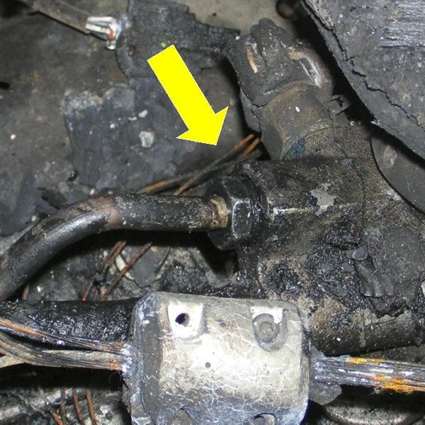 Improperly installed power steering hose that caused fire in Chrysler PT Cruiser